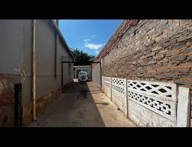 7 BEDROOM HOUSE FOR SALE IN FOREST HILL